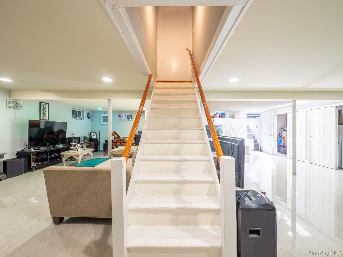 295 Ivy Avenue – For Sale photo 21