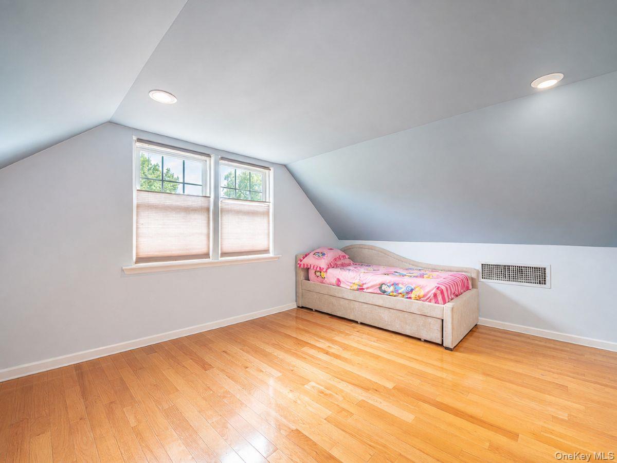 295 Ivy Avenue – For Sale photo 15