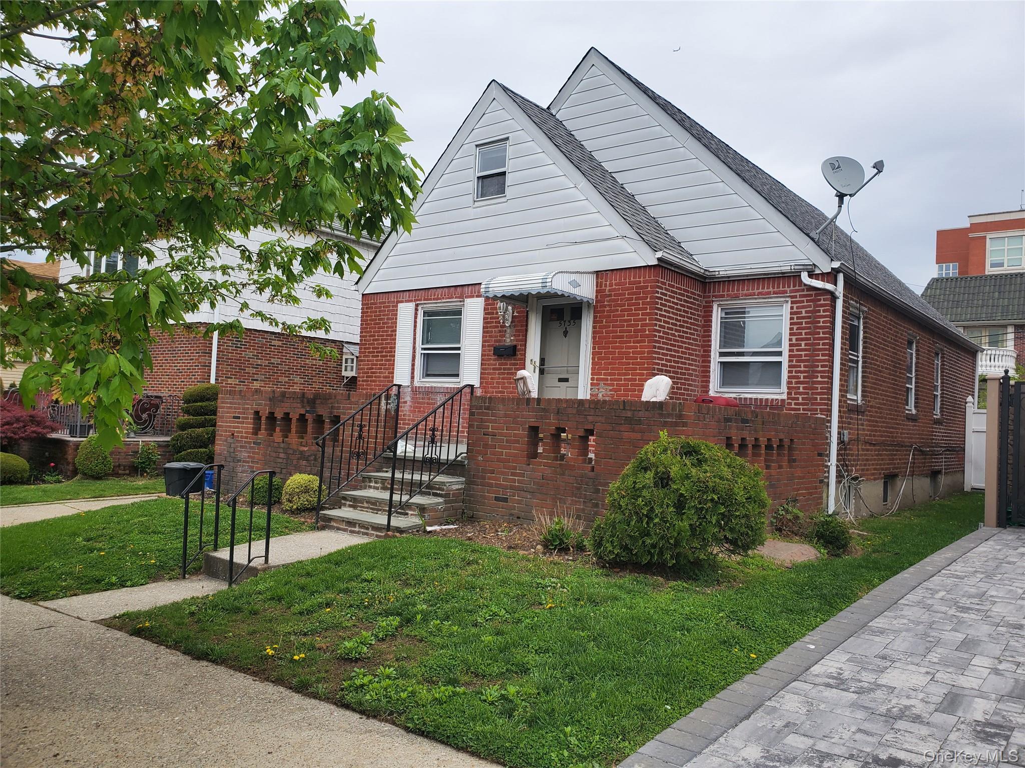 57-35 Parsons Boulevard, Unit House