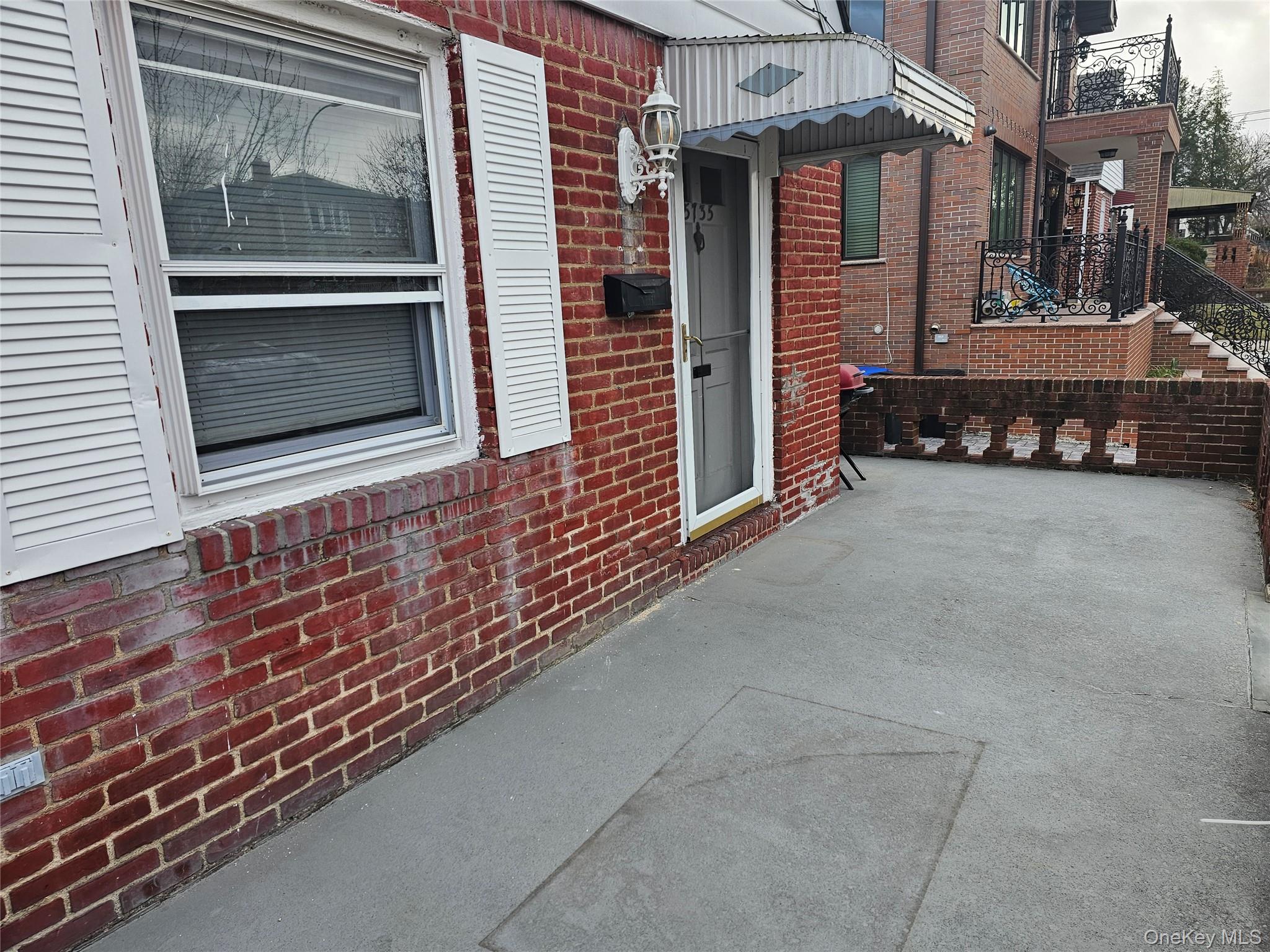 57-35 Parsons Boulevard, Unit House photo 2