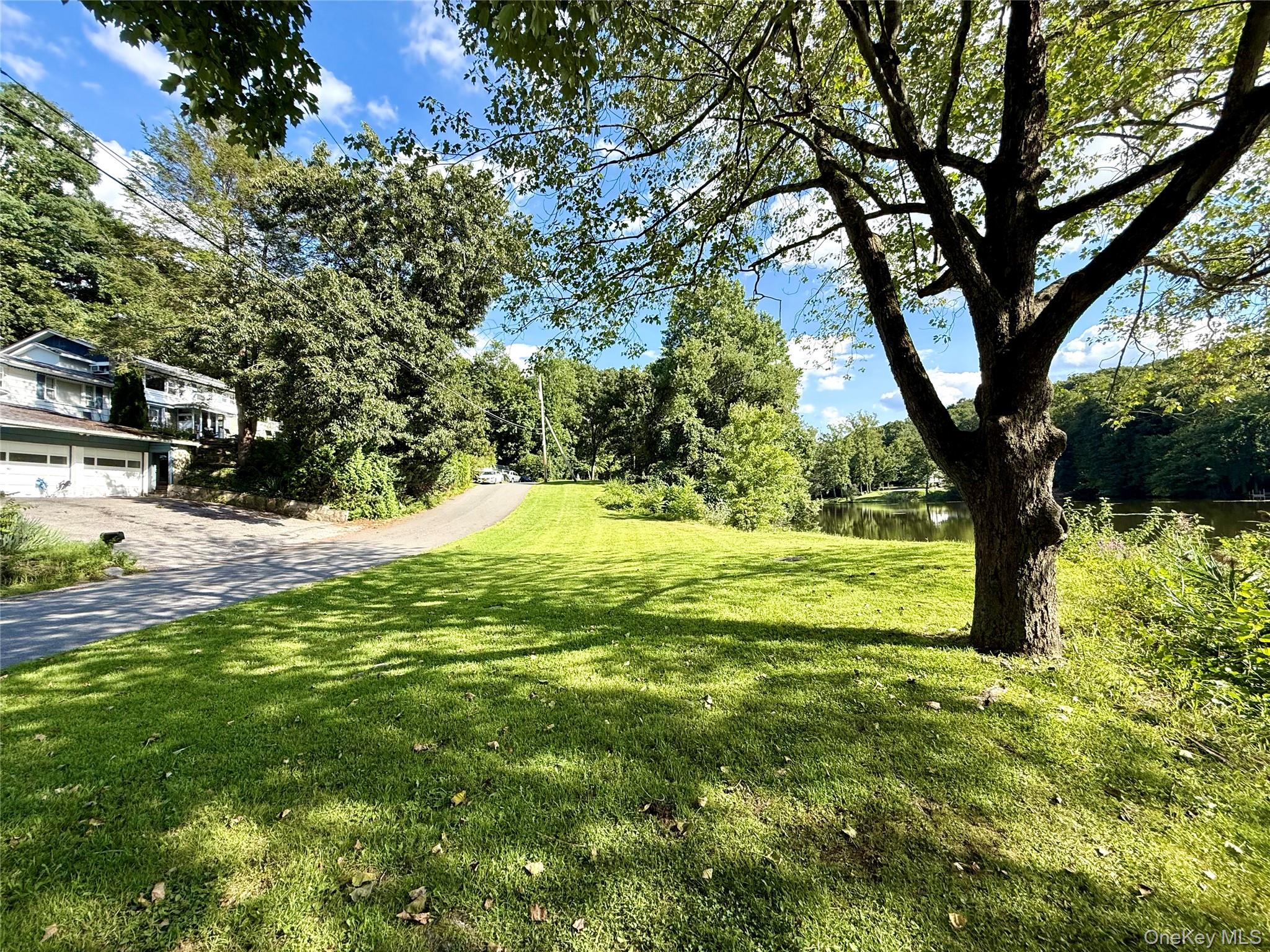 25 W Lakeshore Drive, Unit Upper unit photo 10