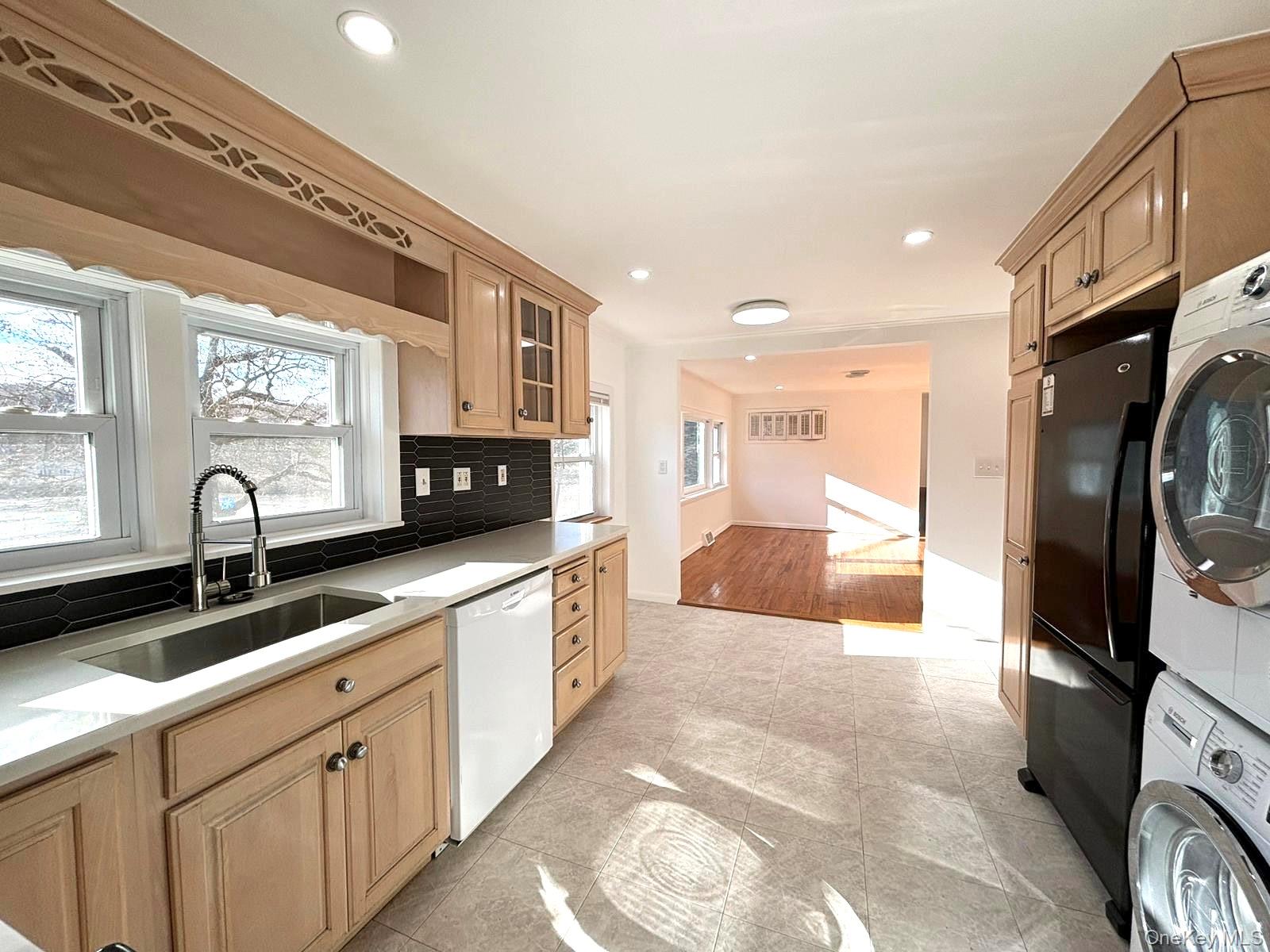 25 W Lakeshore Drive, Unit Upper unit photo 24