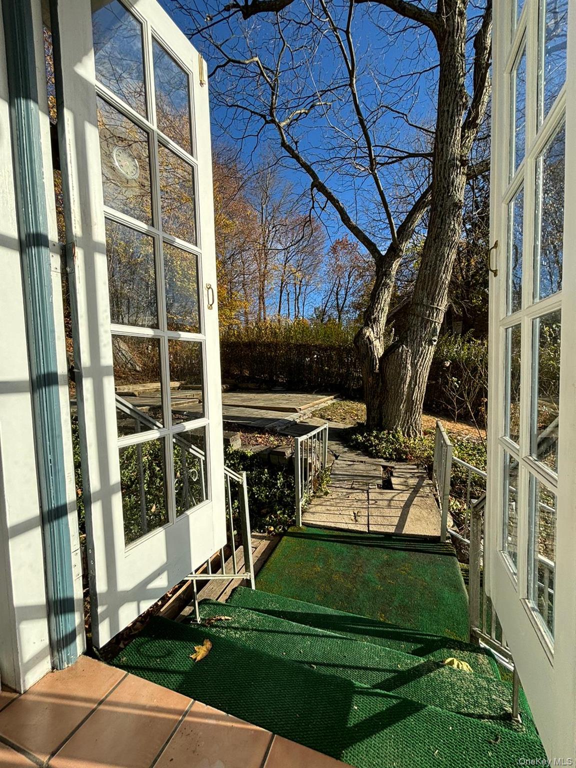 25 W Lakeshore Drive, Unit Upper unit photo 32