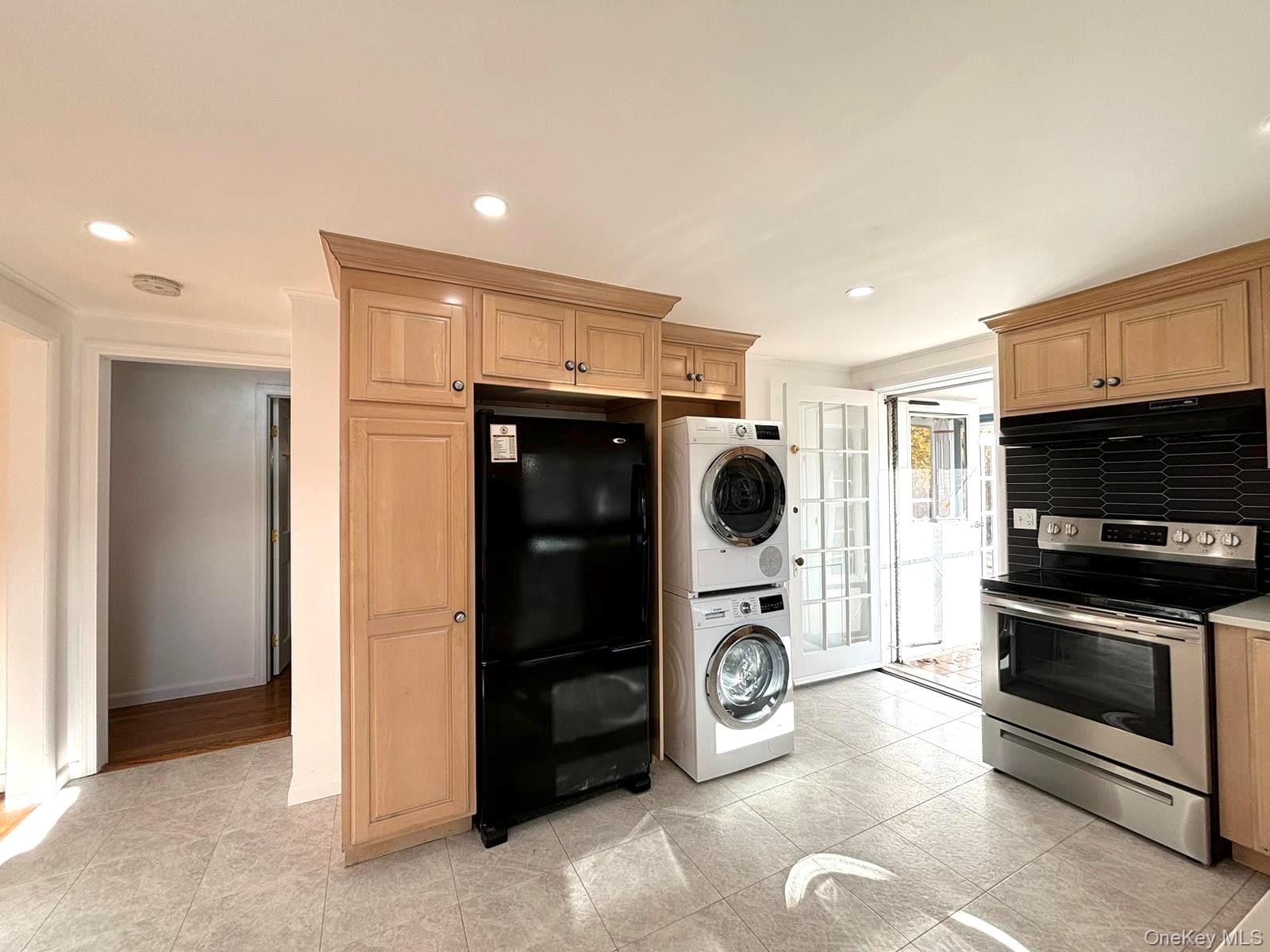 25 W Lakeshore Drive, Unit Upper unit photo 21