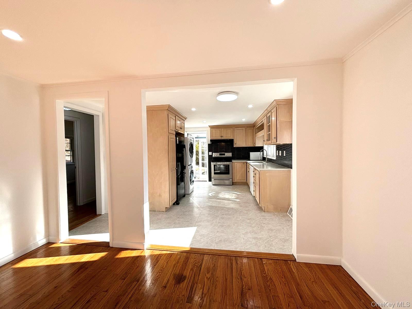 25 W Lakeshore Drive, Unit Upper unit photo 18