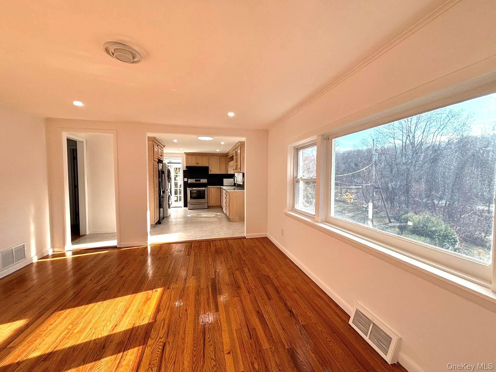 25 W Lakeshore Drive, Unit Upper unit photo 16