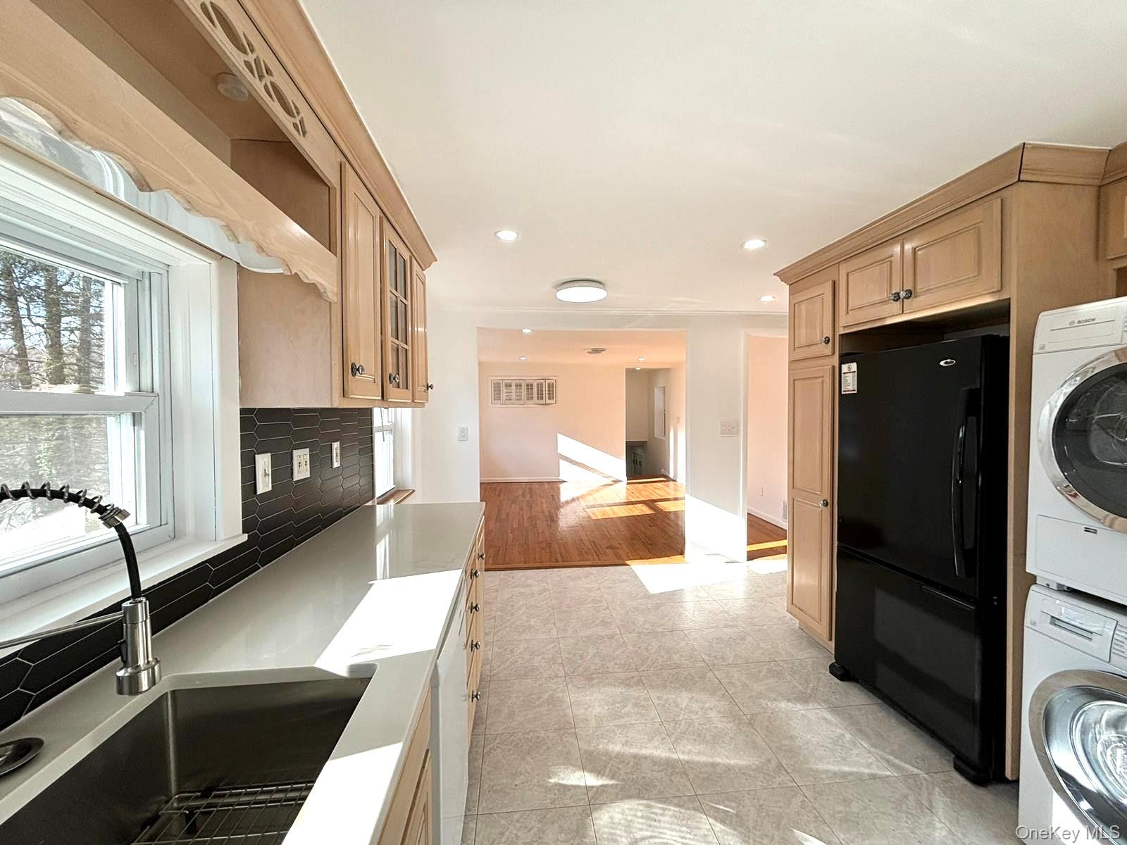 25 W Lakeshore Drive, Unit Upper unit photo 22