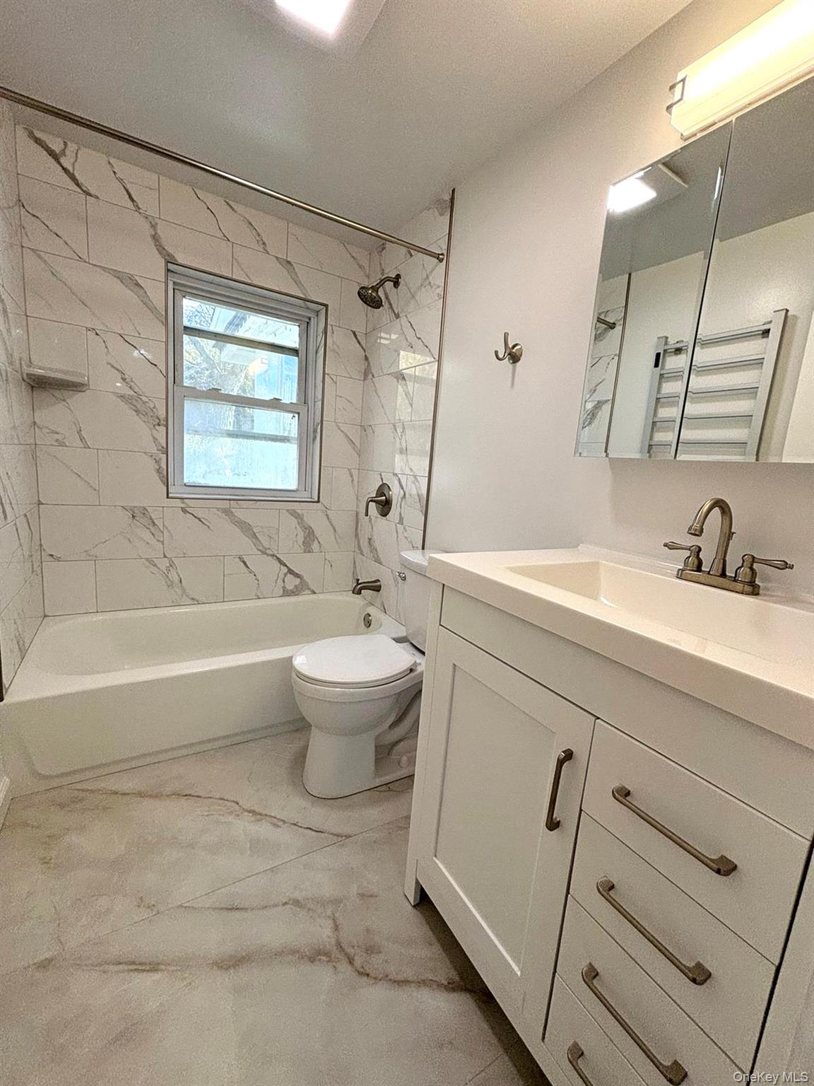 25 W Lakeshore Drive, Unit Upper unit photo 31