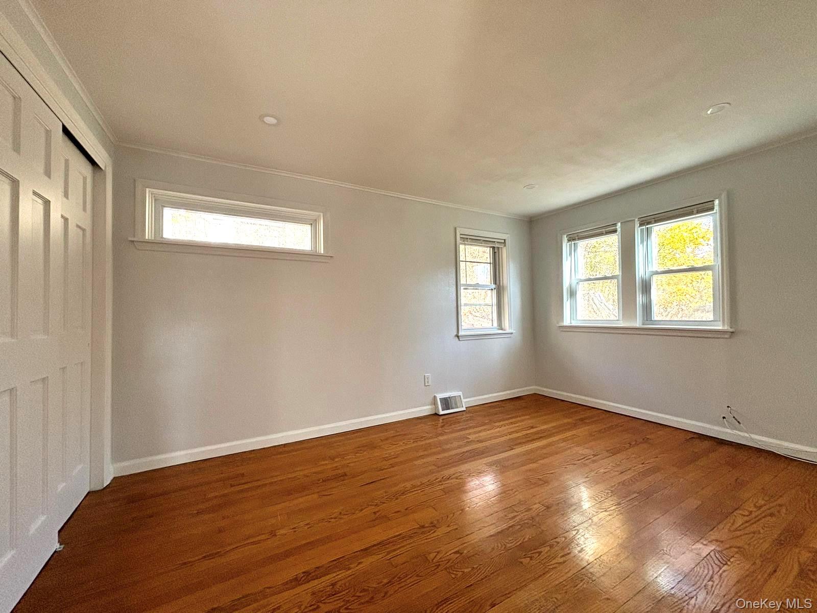 25 W Lakeshore Drive, Unit Upper unit photo 29