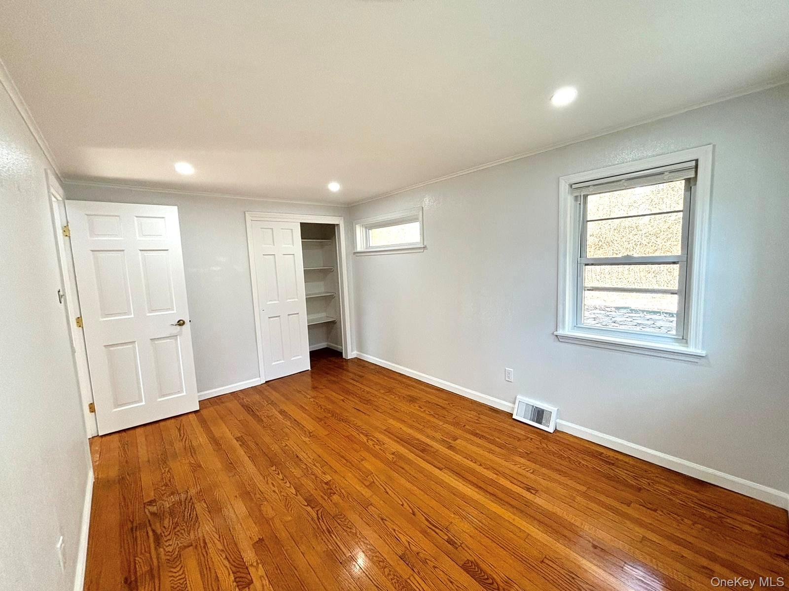 25 W Lakeshore Drive, Unit Upper unit photo 28