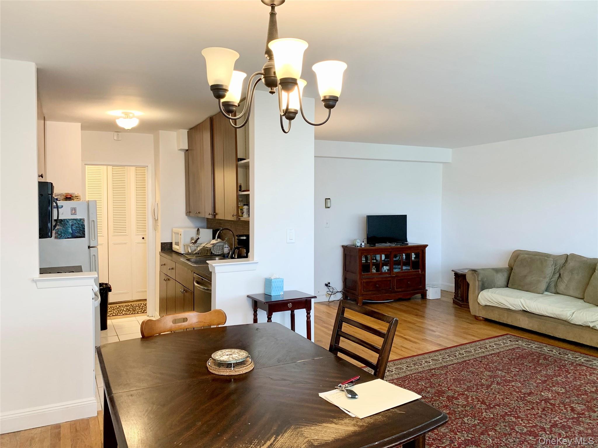 17-85 215 Street, Unit 1R photo 3