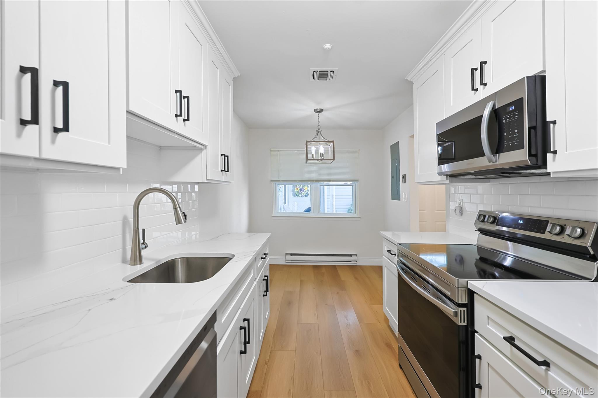 708 W Cabot Court, Unit 708 photo 4