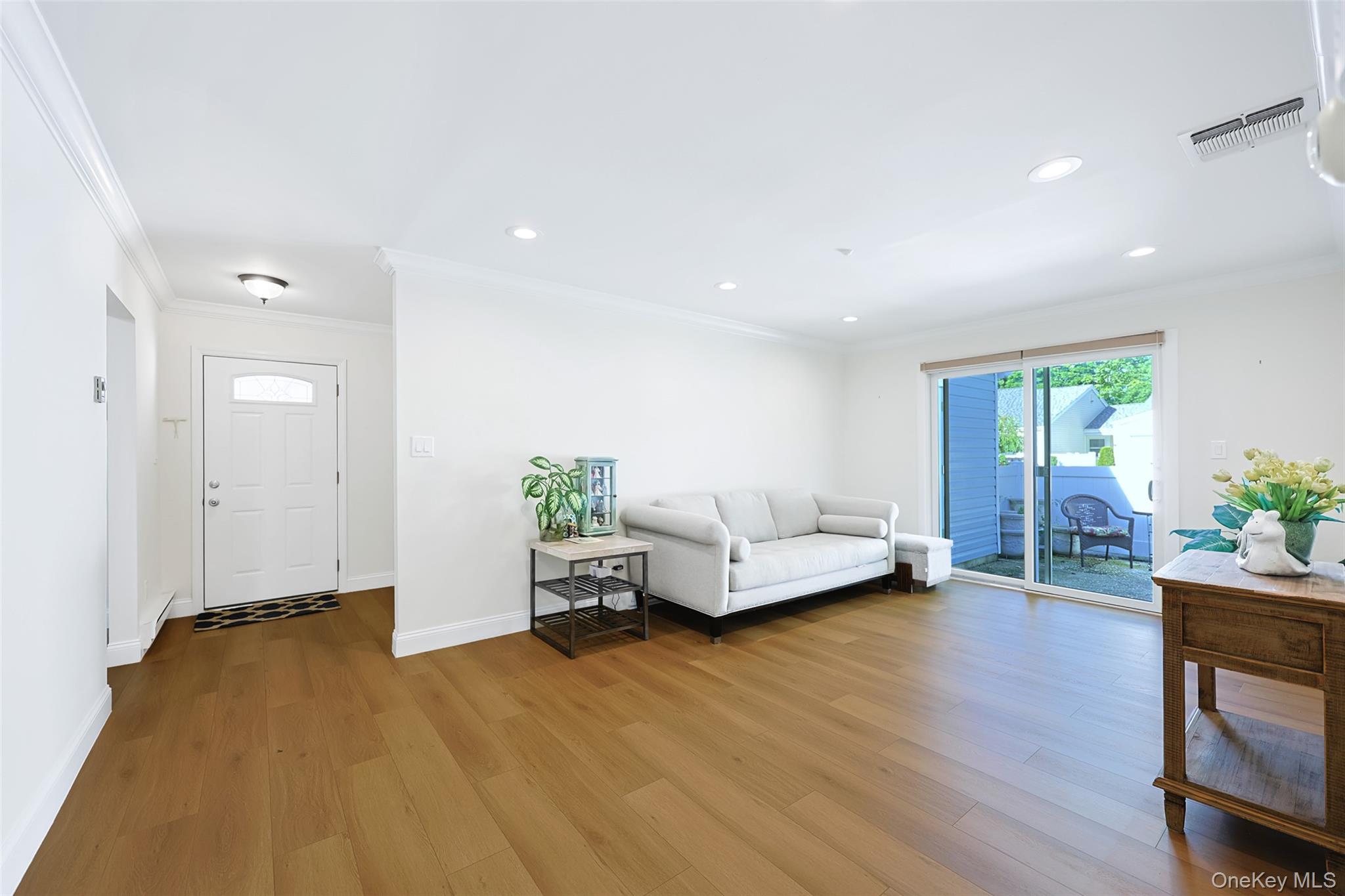 708 W Cabot Court, Unit 708 photo 6