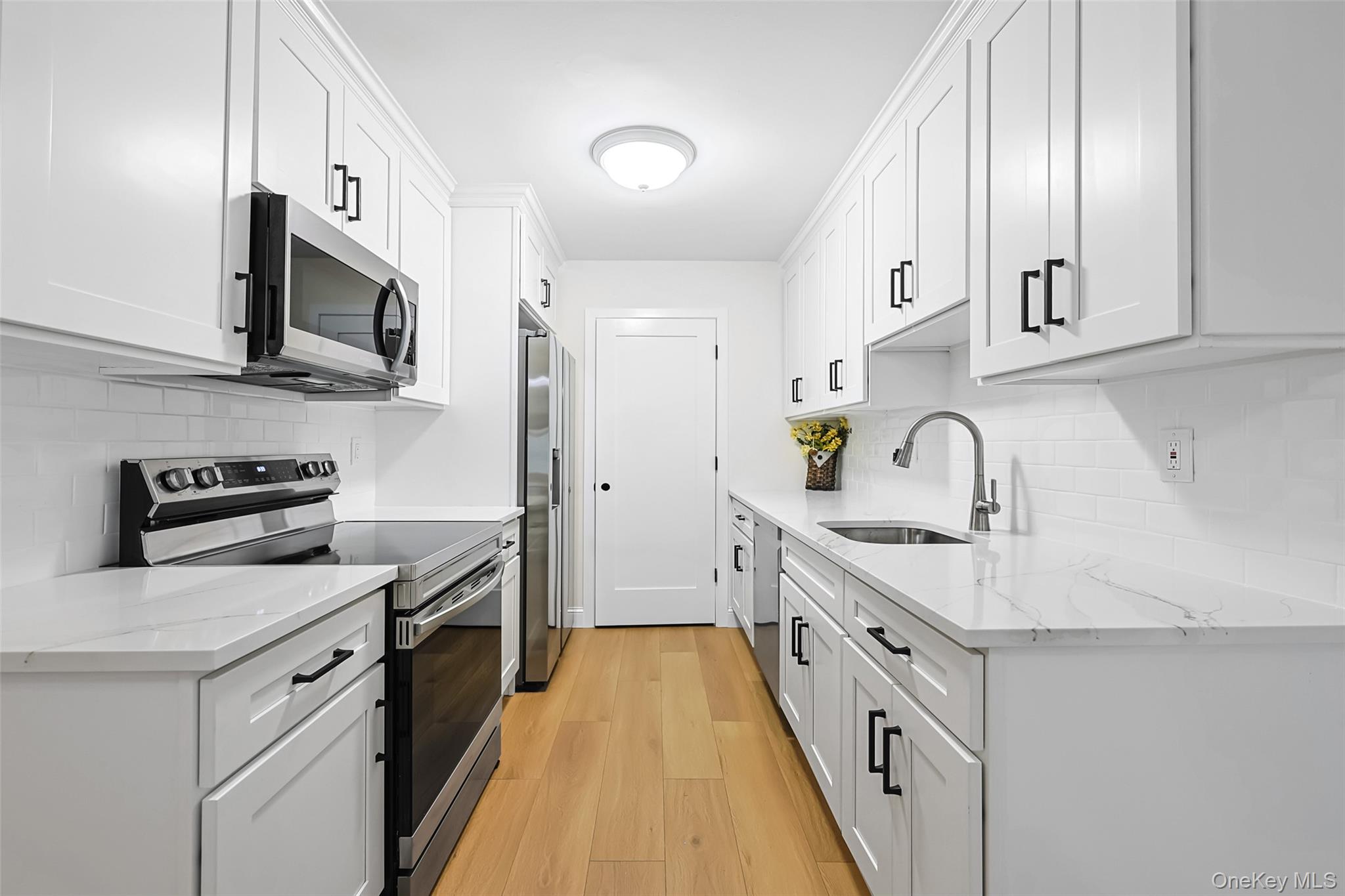 708 W Cabot Court, Unit 708 photo 2