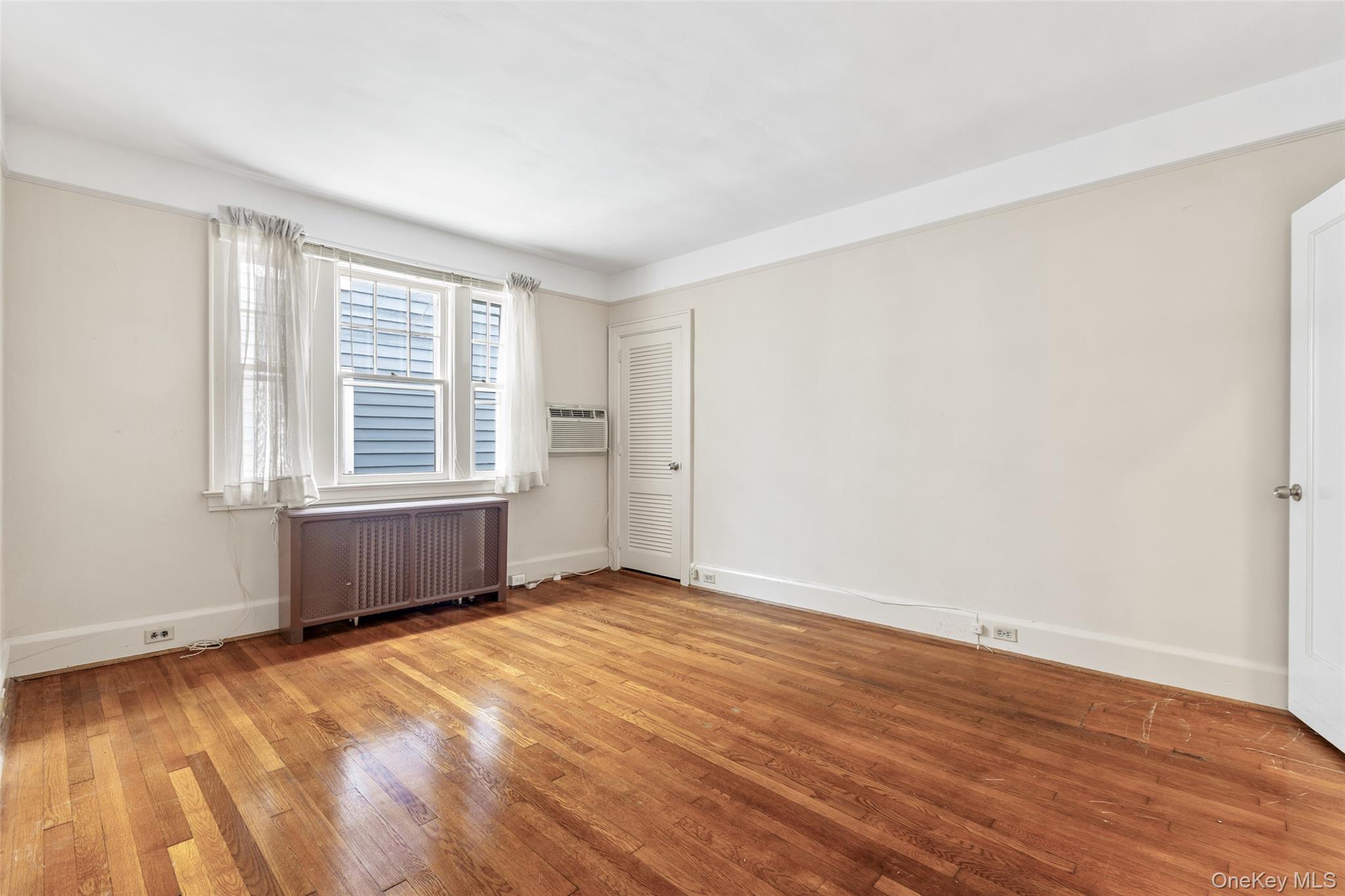 210 aka 206 Hollywood Avenue – For Sale photo 10