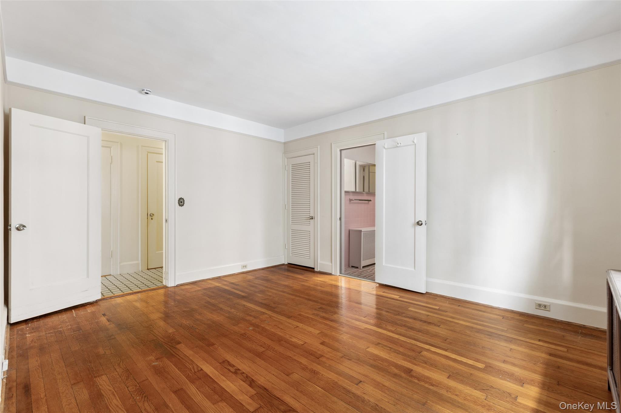 210 aka 206 Hollywood Avenue – For Sale photo 11