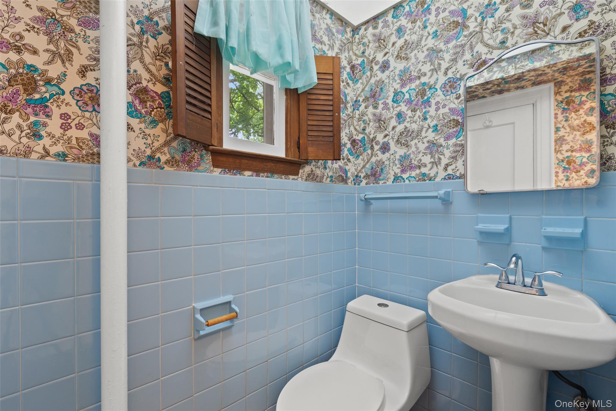 210 aka 206 Hollywood Avenue – For Sale photo 13