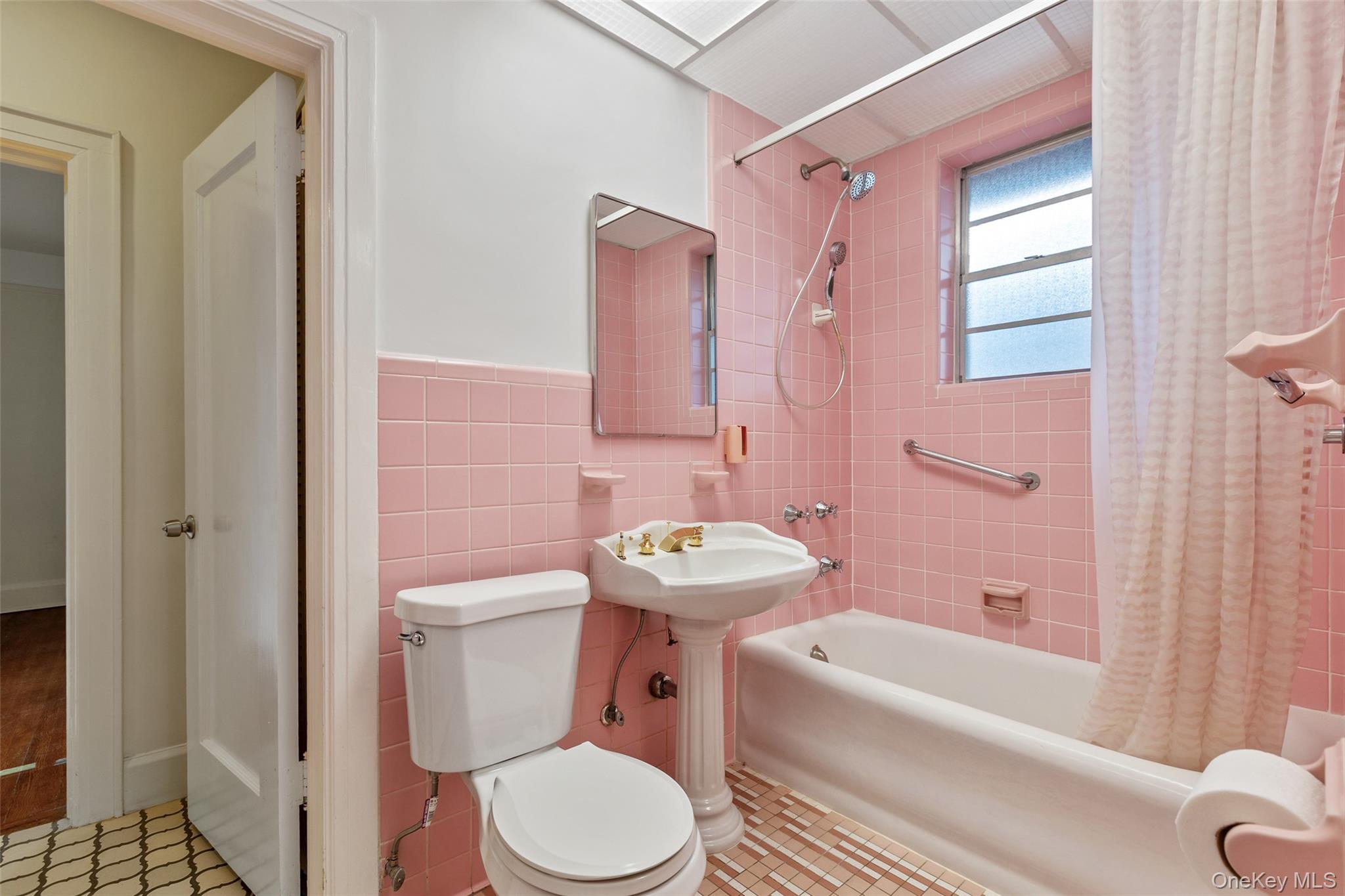 210 aka 206 Hollywood Avenue – For Sale photo 18