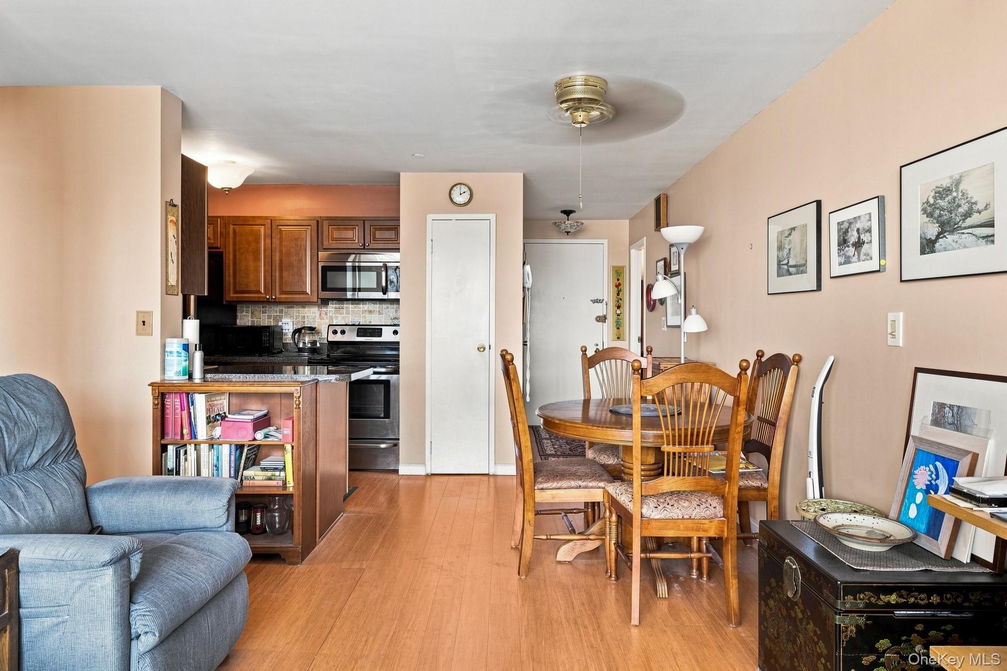 185 W Park Avenue, Unit 316 photo 6