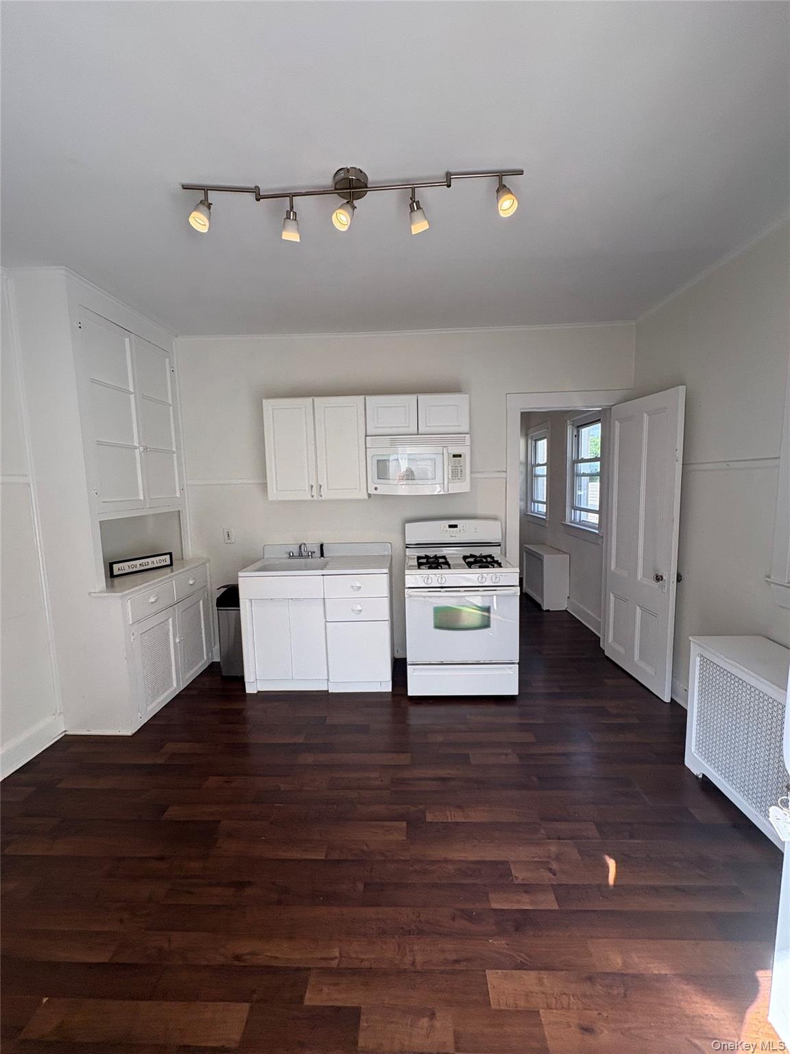 42 Pleasant Place – For Rent photo 2