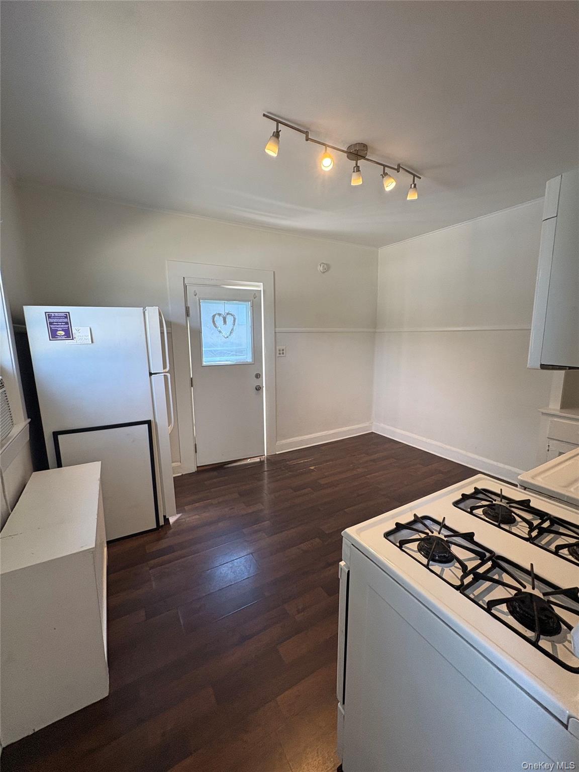 42 Pleasant Place – For Rent photo 3