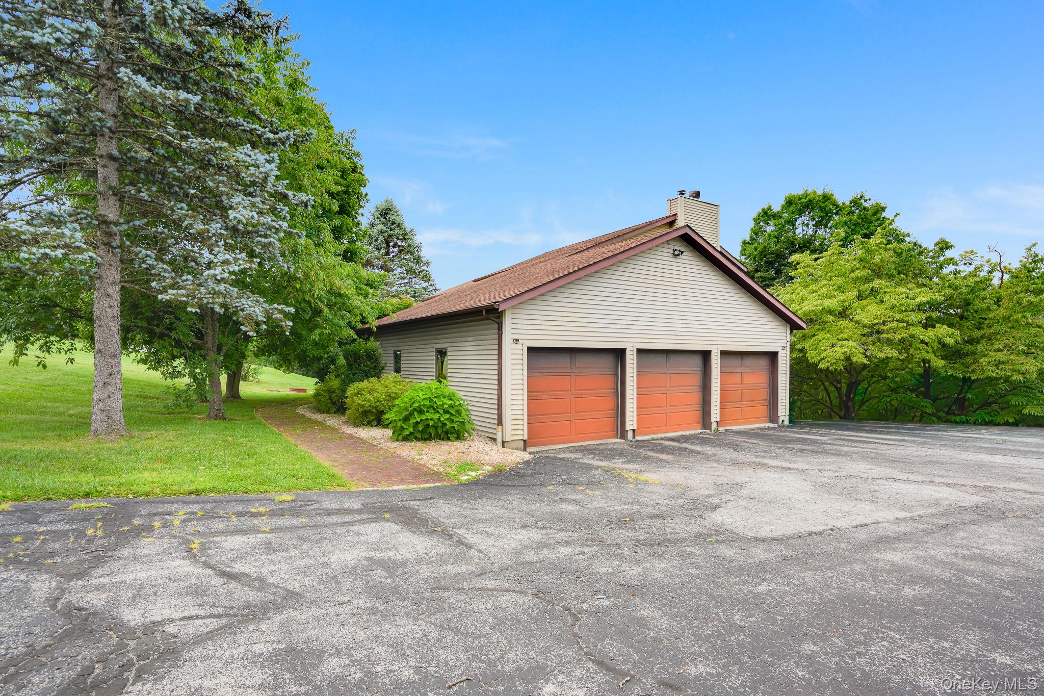 27 Patricia Drive – For Sale photo 2