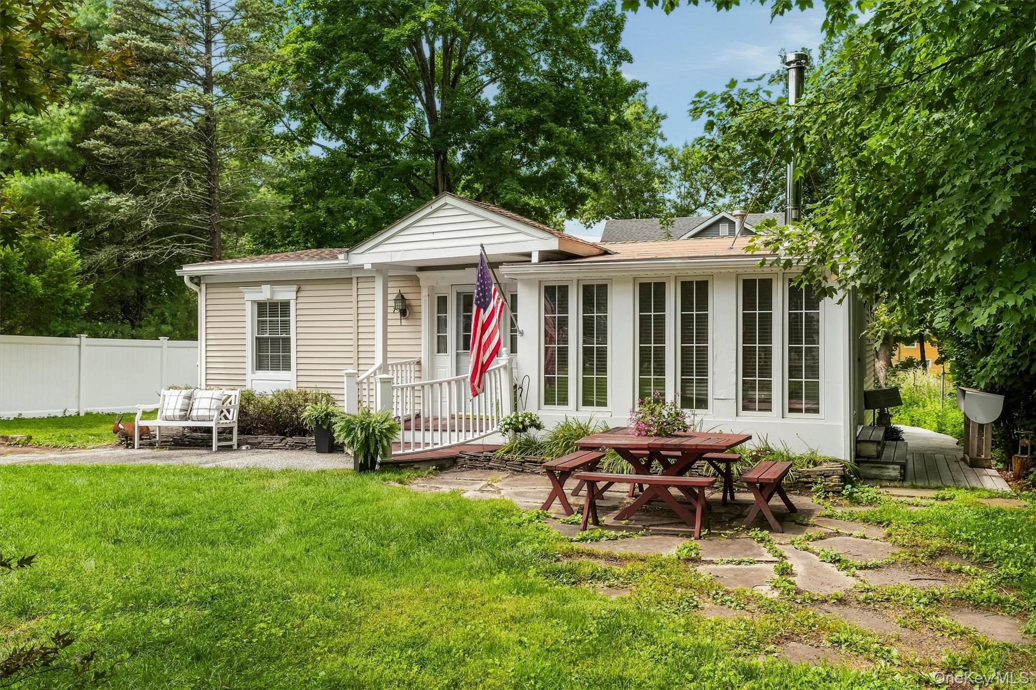 7 Locust Drive – For Sale photo 3