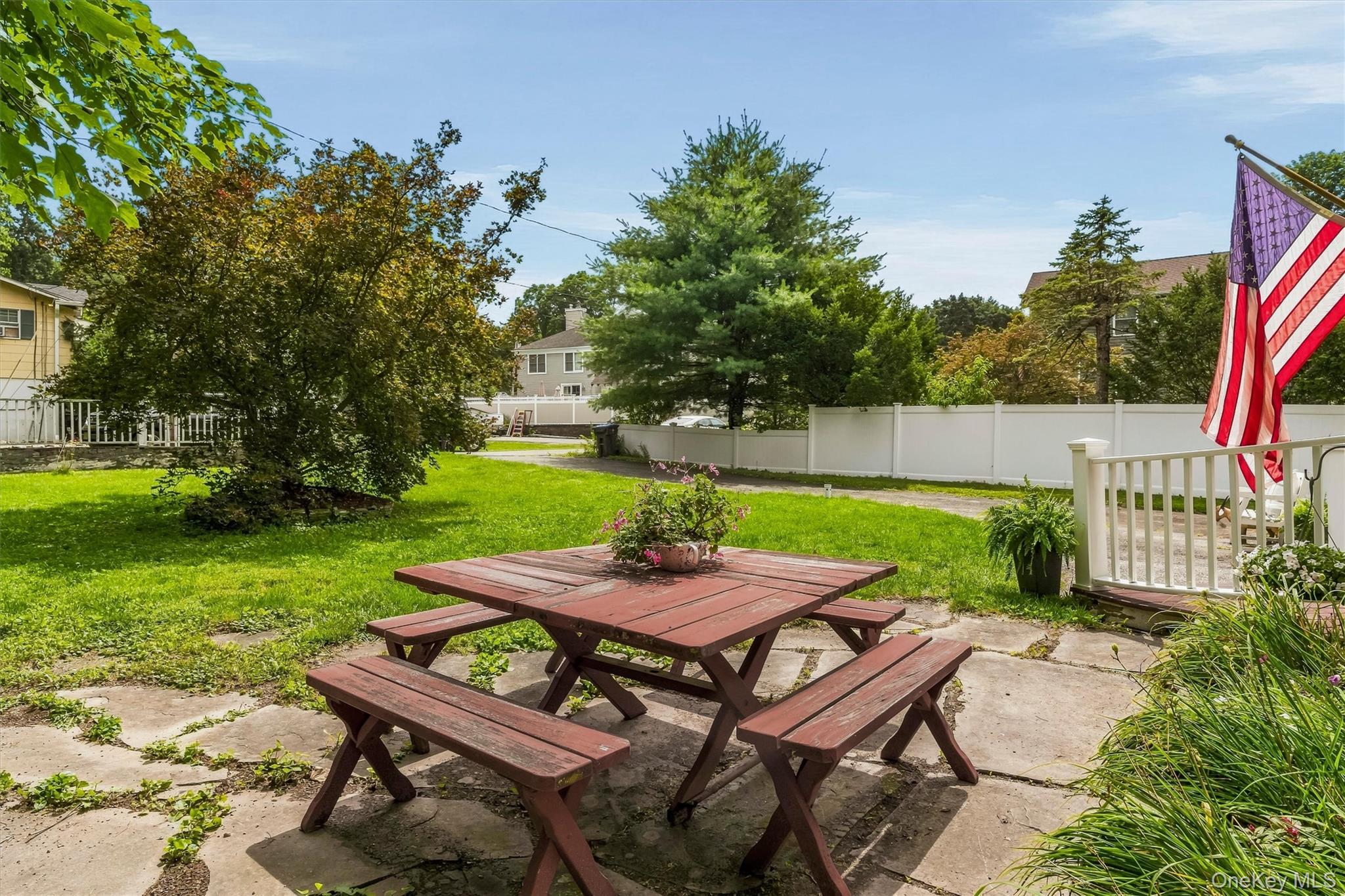 7 Locust Drive – For Sale photo 4