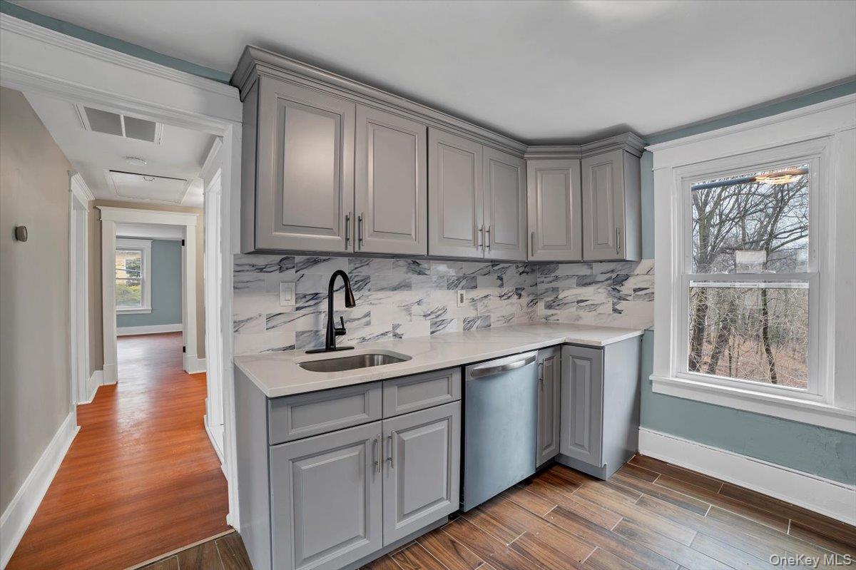 143 Chatterton Parkway, Unit 2nd floor photo 6