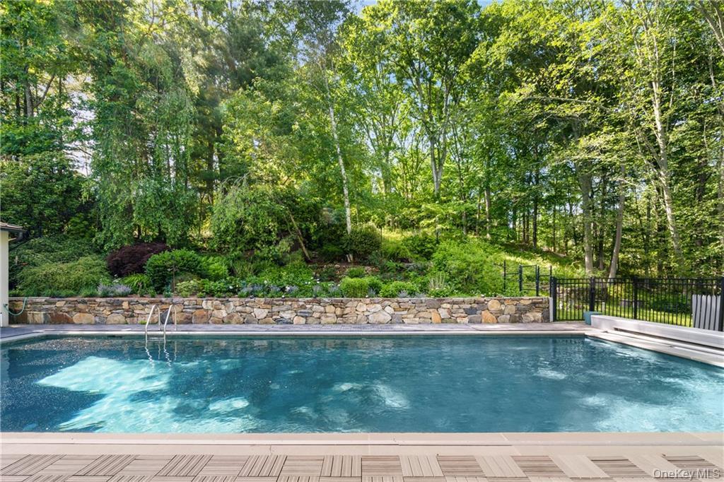 17 Fox Run Road – For Rent photo 3