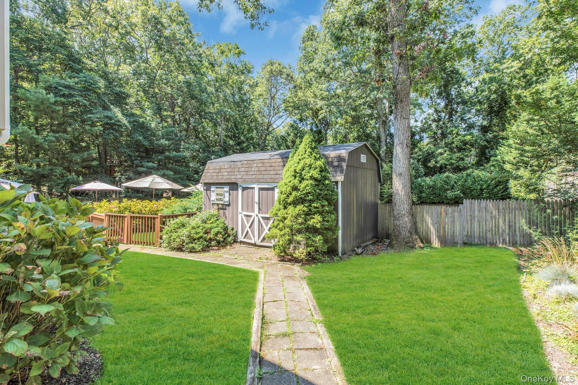 29 Columbine Avenue N – For Sale photo 33