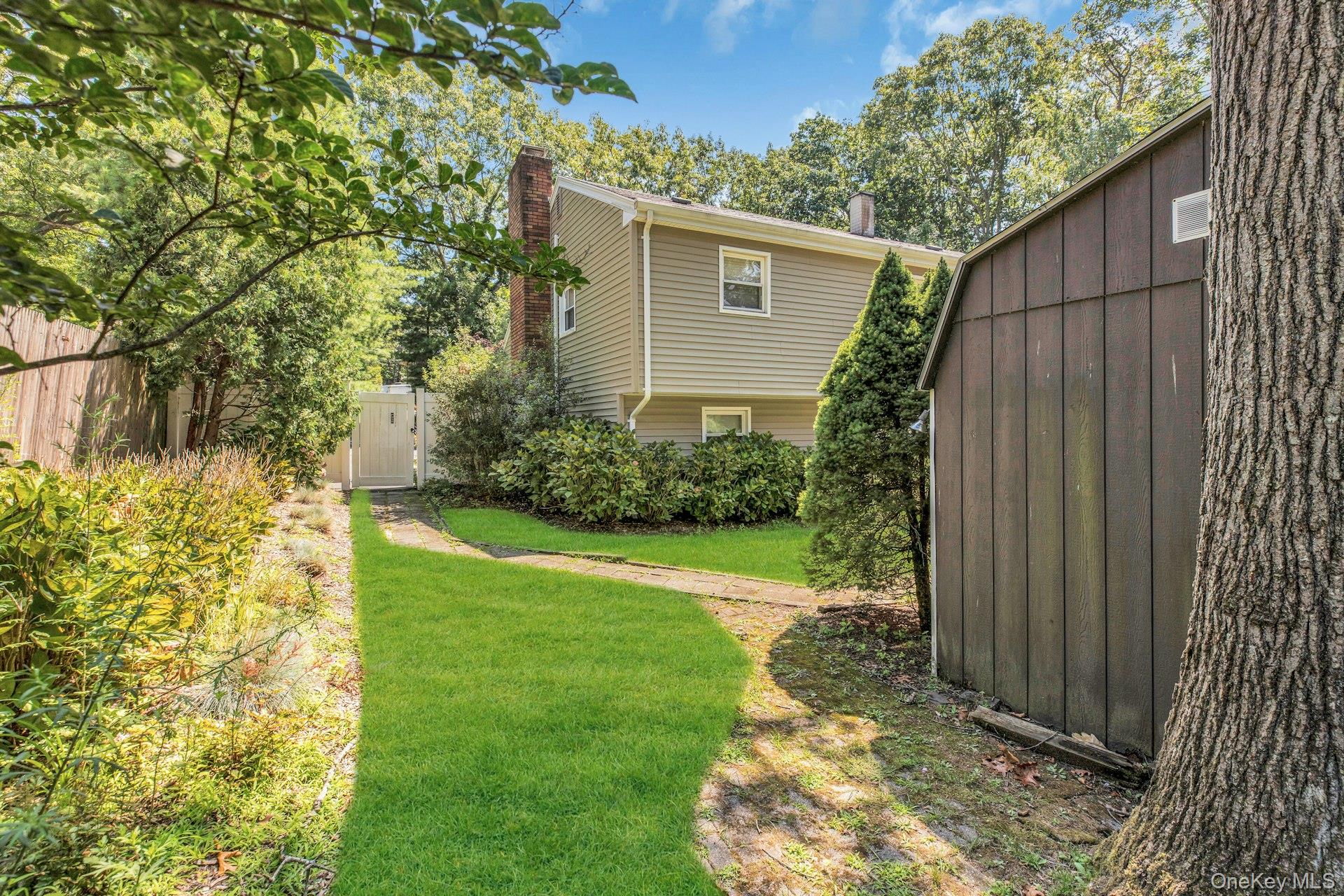 29 Columbine Avenue N – For Sale photo 32