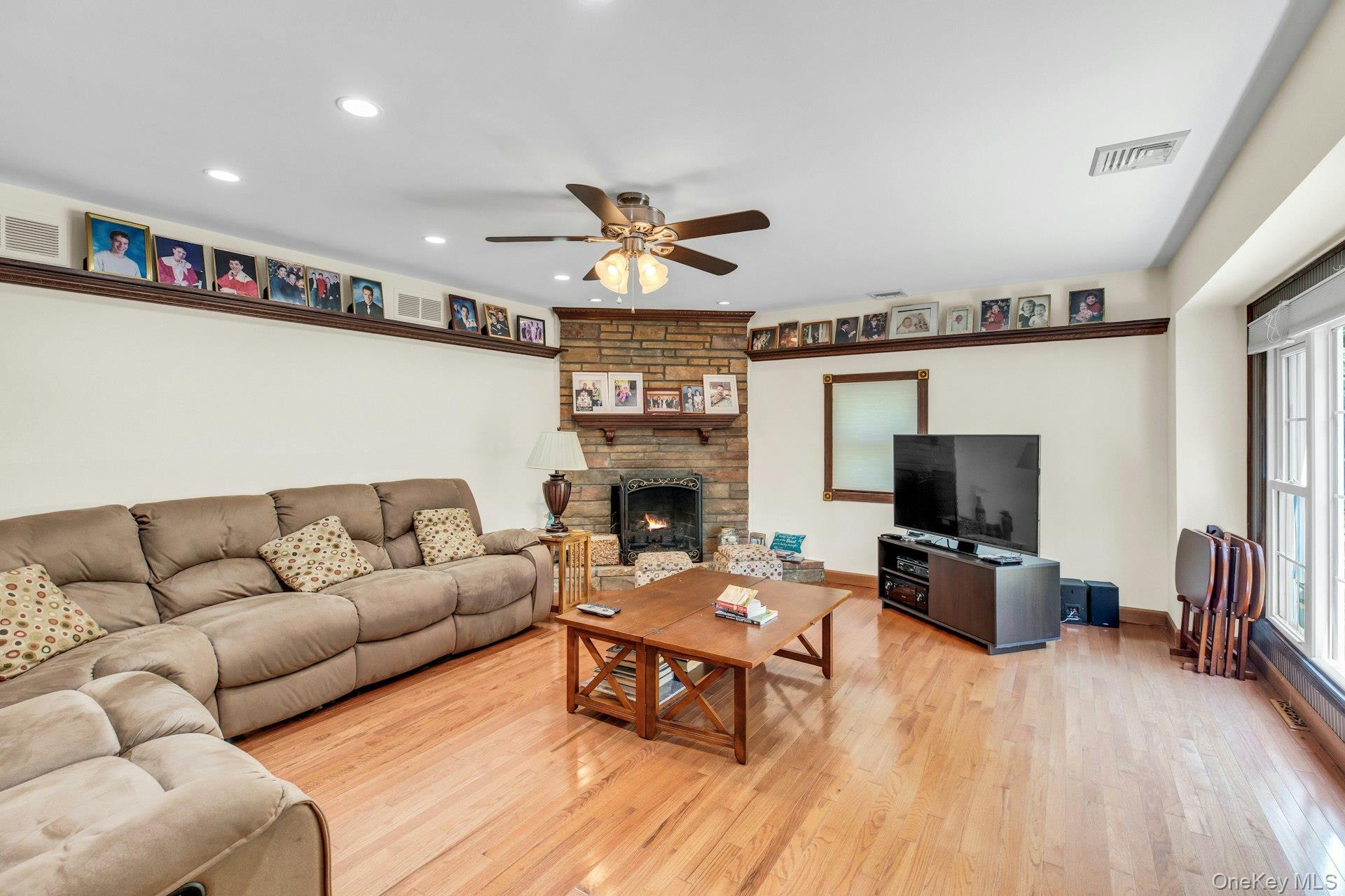 29 Columbine Avenue N – For Sale photo 6