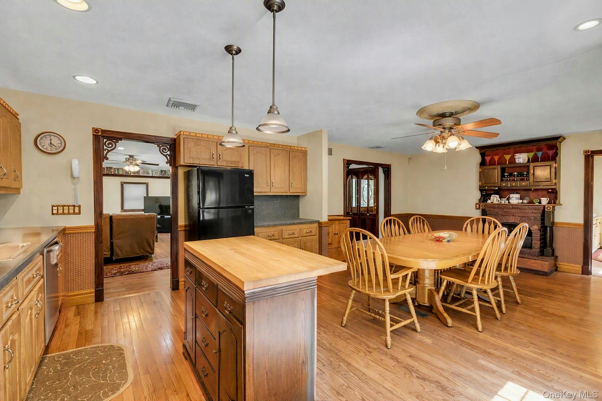 29 Columbine Avenue N – For Sale photo 22