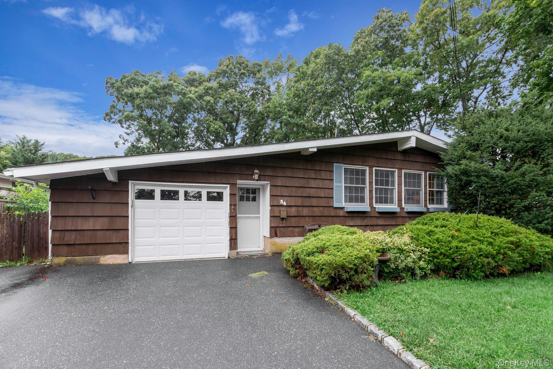34 Crestwood Lane – For Sale