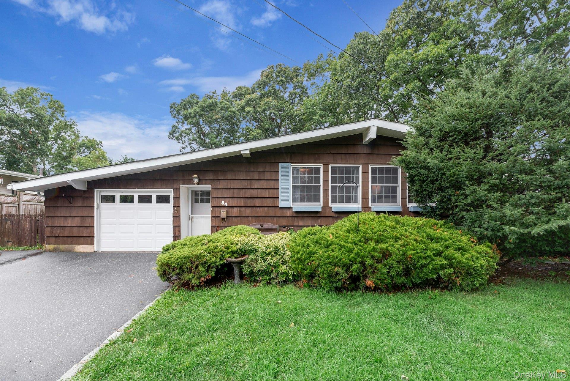 34 Crestwood Lane – For Sale photo 2