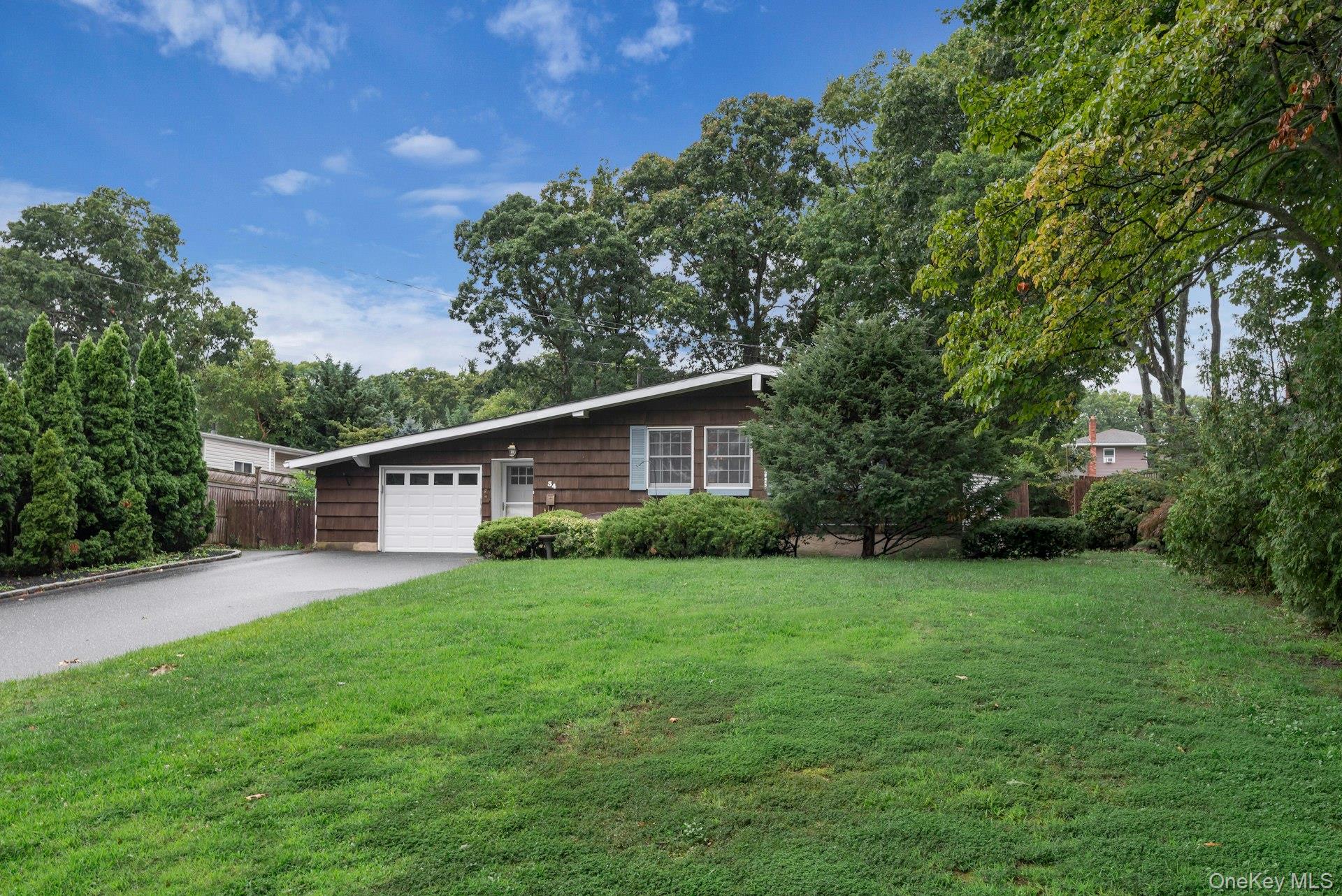34 Crestwood Lane – For Sale photo 4
