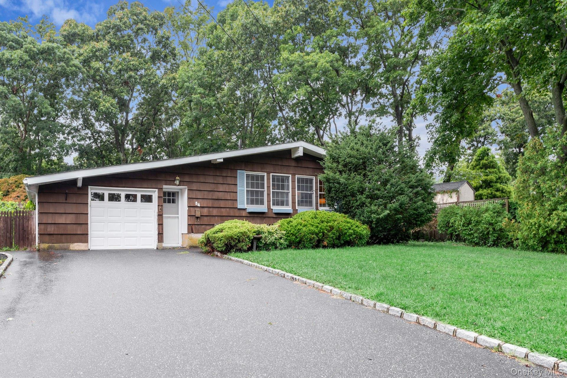 34 Crestwood Lane – For Sale photo 3