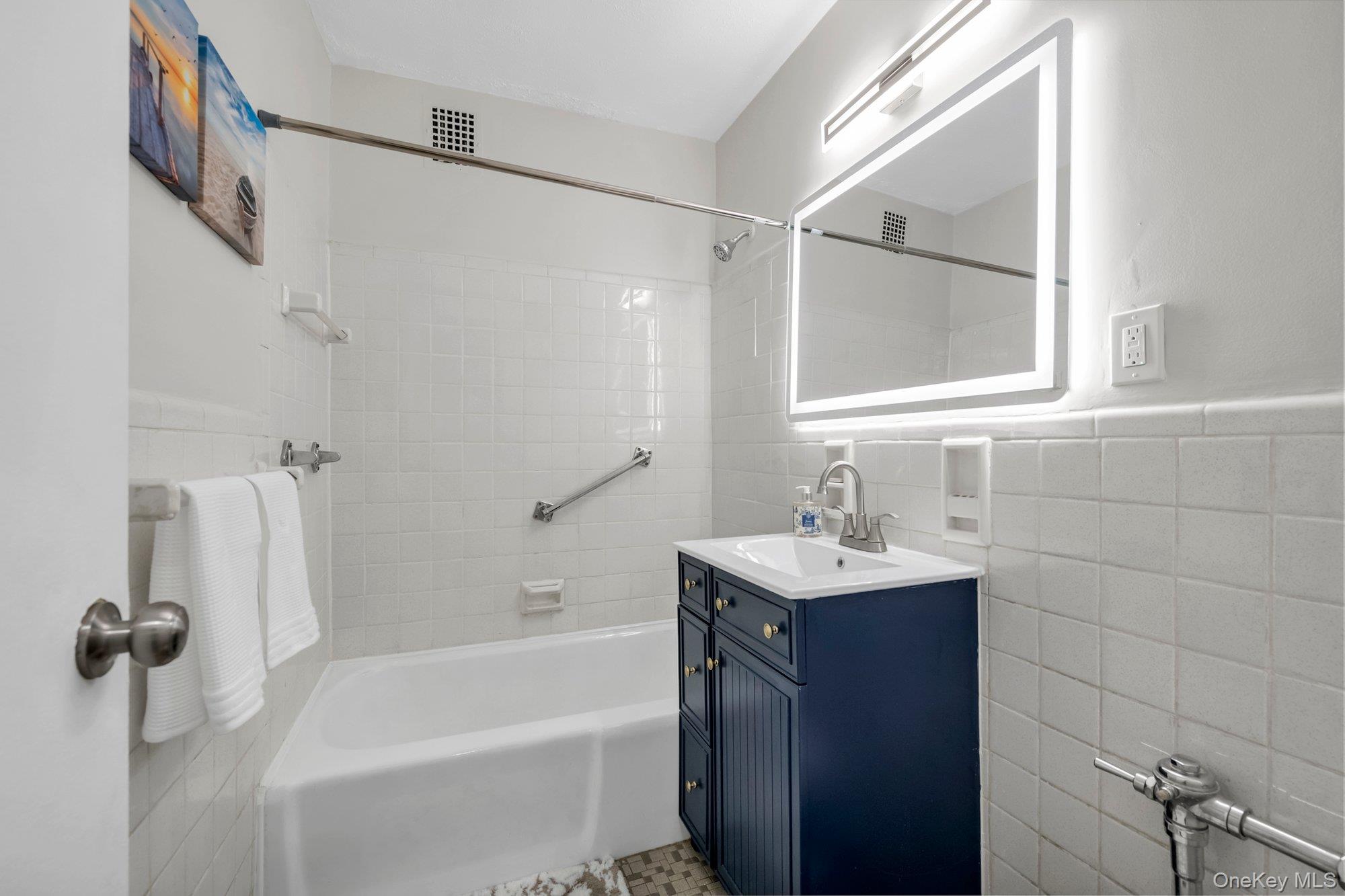 142-05 Roosevelt Avenue, Unit 320 photo 6