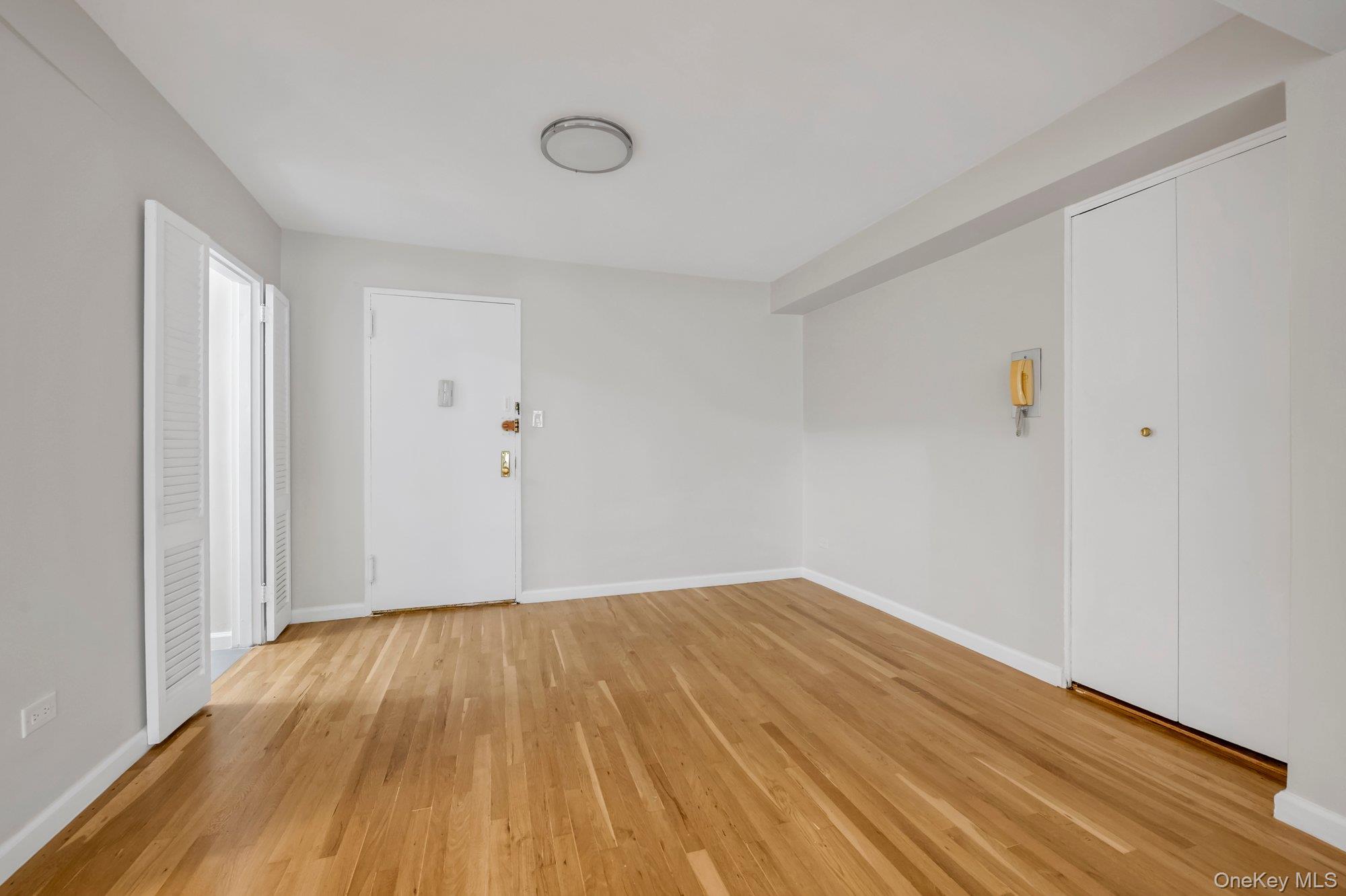142-05 Roosevelt Avenue, Unit 320 photo 8