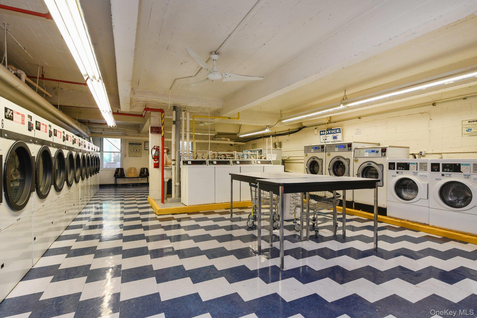 142-05 Roosevelt Avenue, Unit 320 photo 13