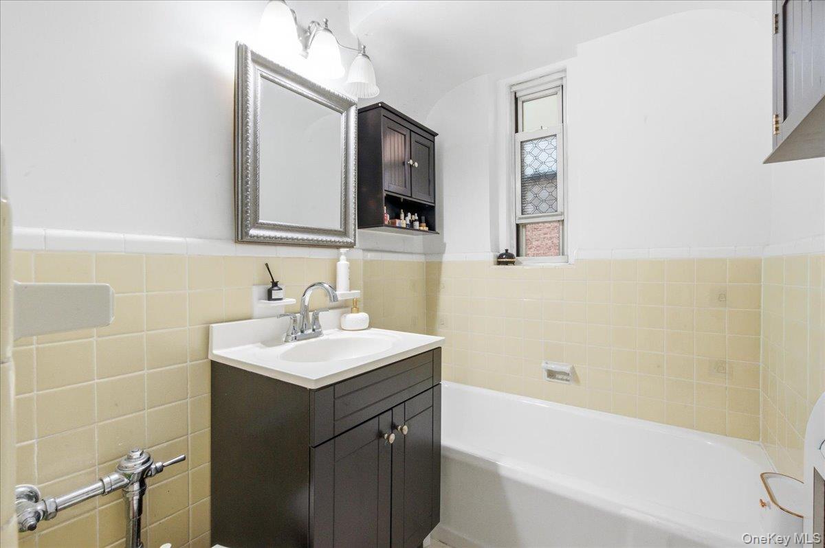 110-35 72nd Road, Unit 202 photo 30
