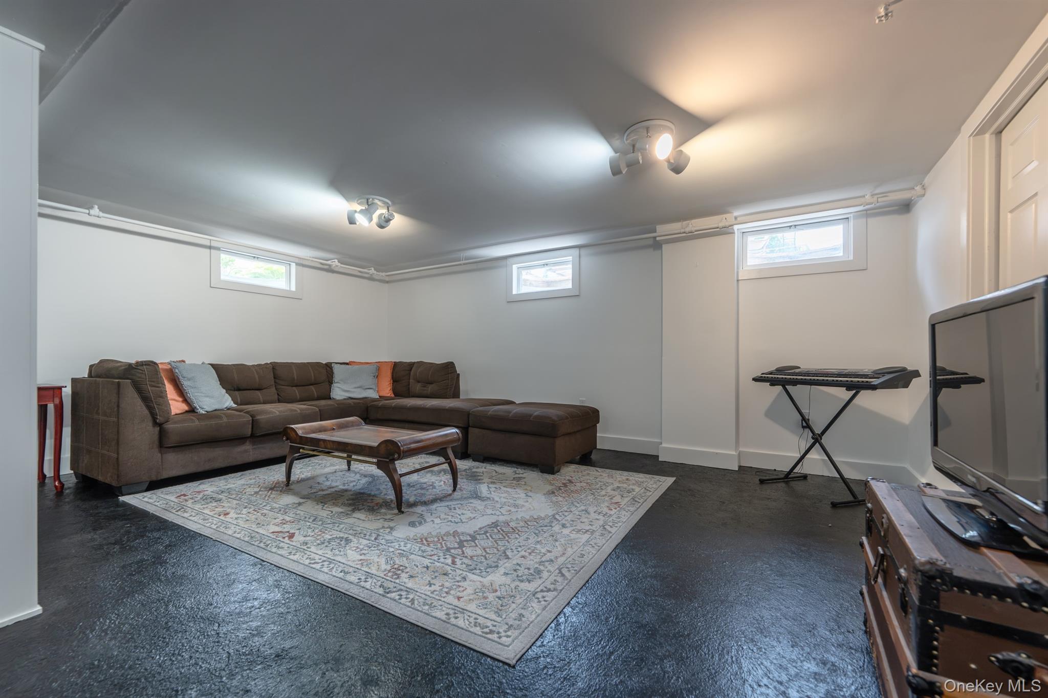10 Lipton Street – For Sale photo 43