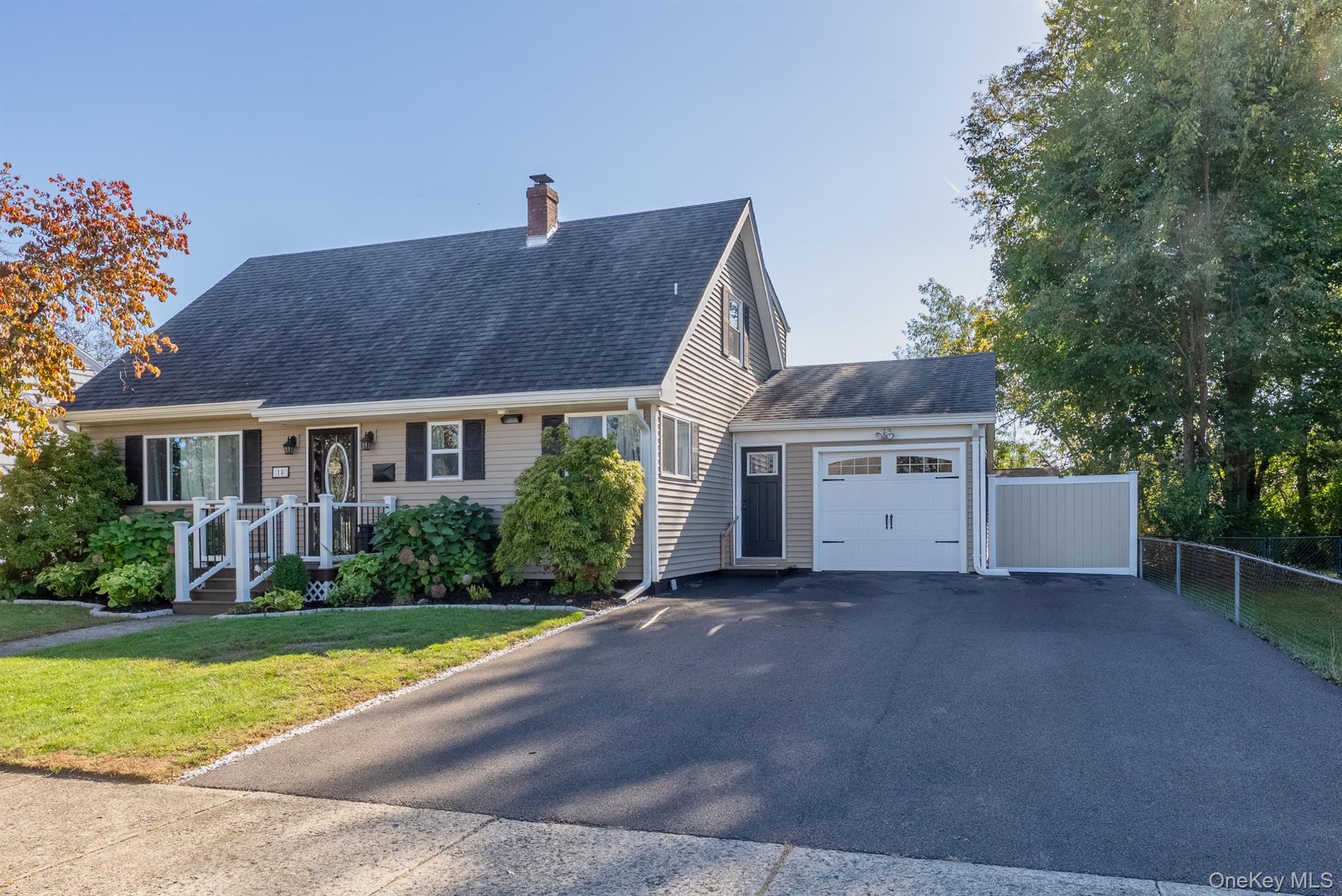 10 Lipton Street – For Sale