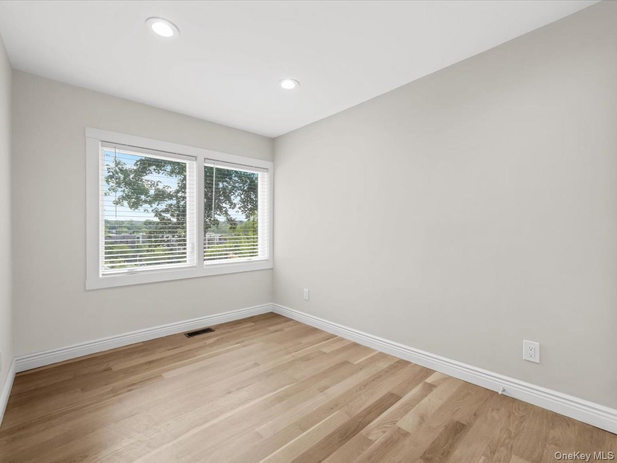 10 W Terrace Road – For Sale photo 15
