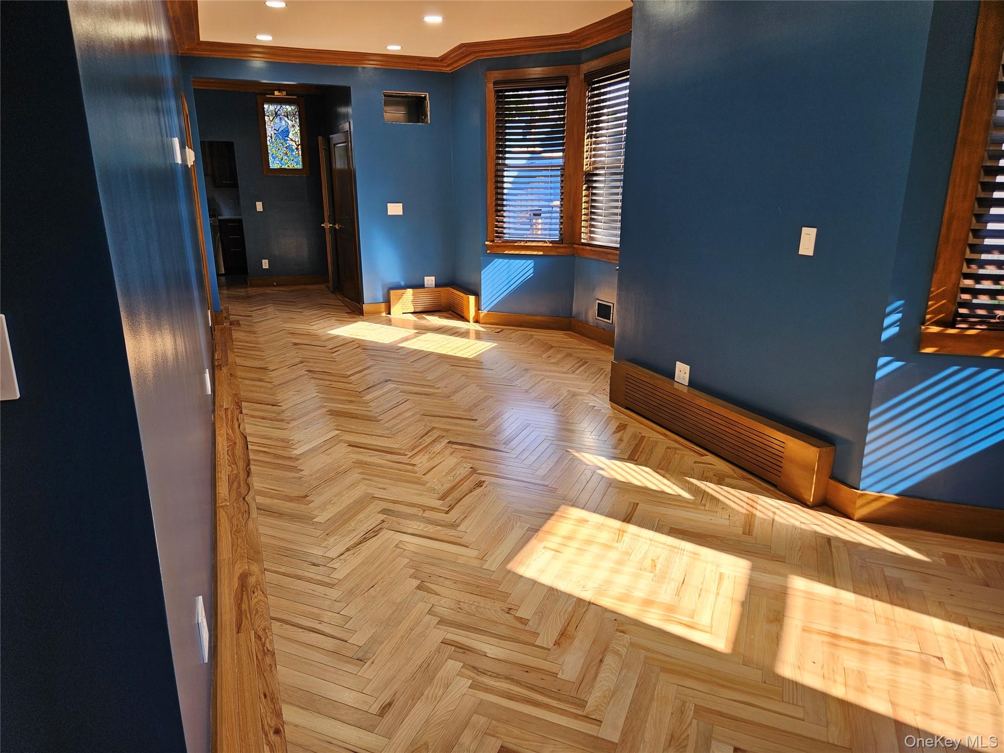 94 Briggs Avenue, Unit 1 photo 3