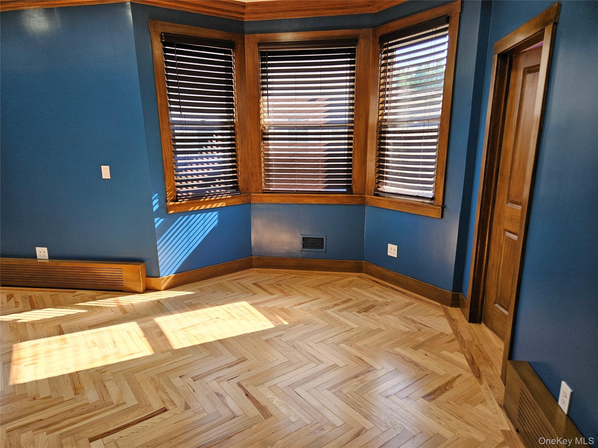 94 Briggs Avenue, Unit 1 photo 4