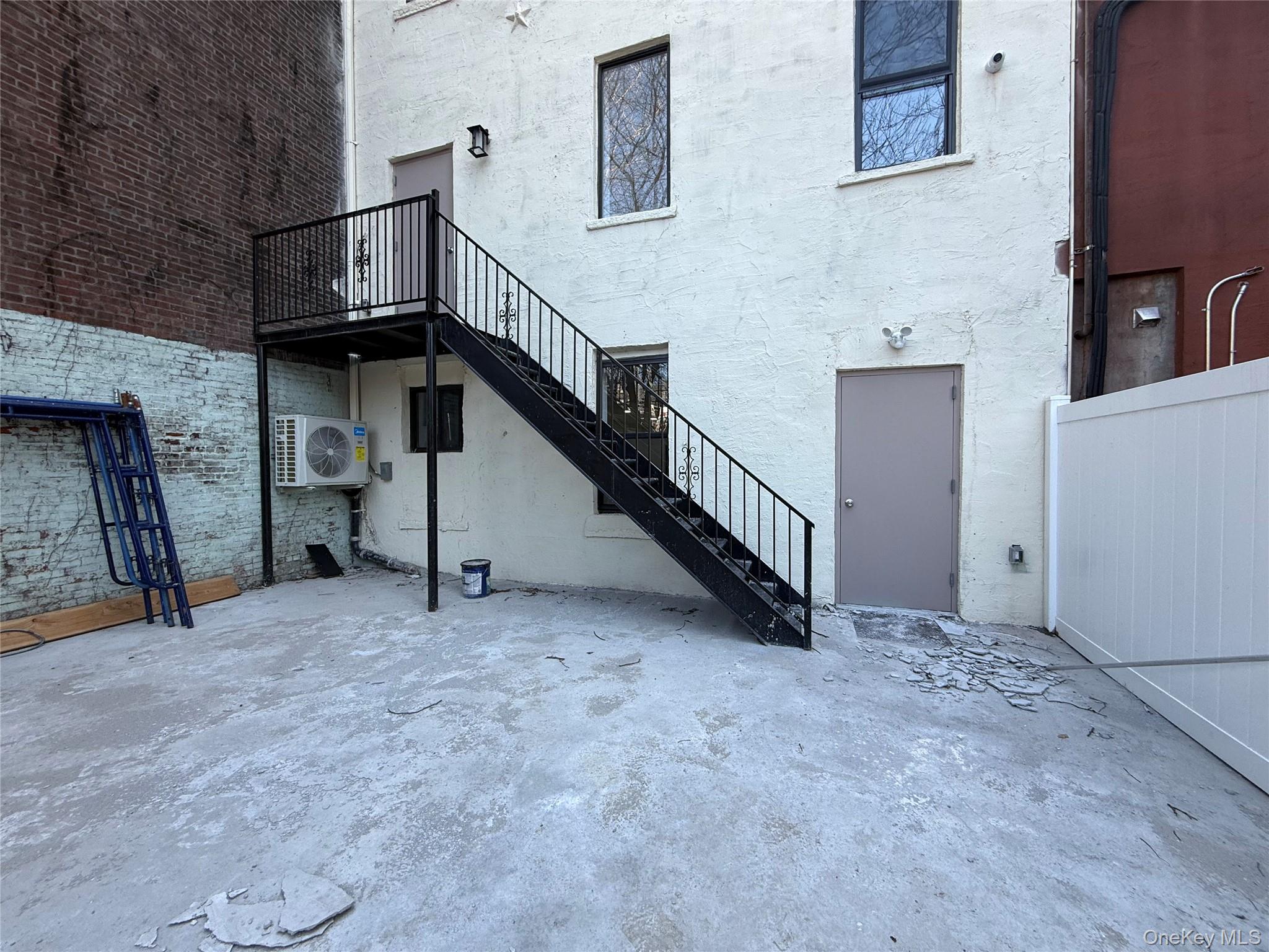 12-11 Jackson Avenue – For Rent photo 5