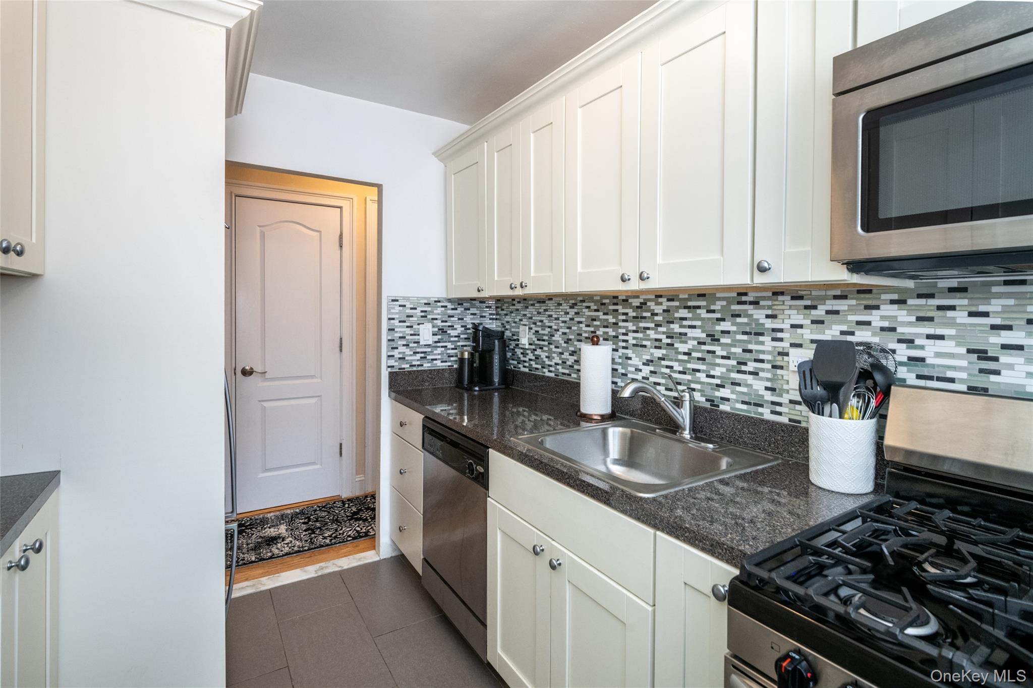 60 Locust Avenue, Unit A-609 photo 20