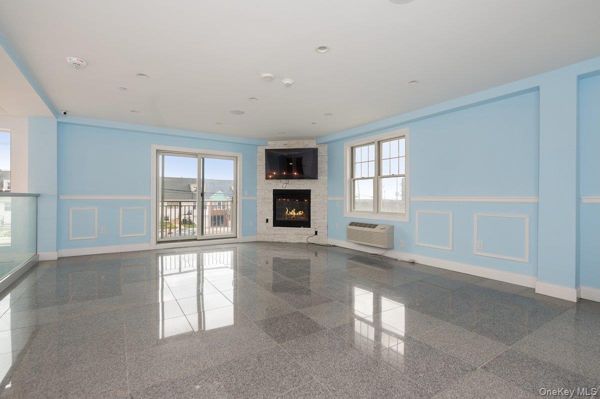 661 W Broadway, Unit 604 photo 4
